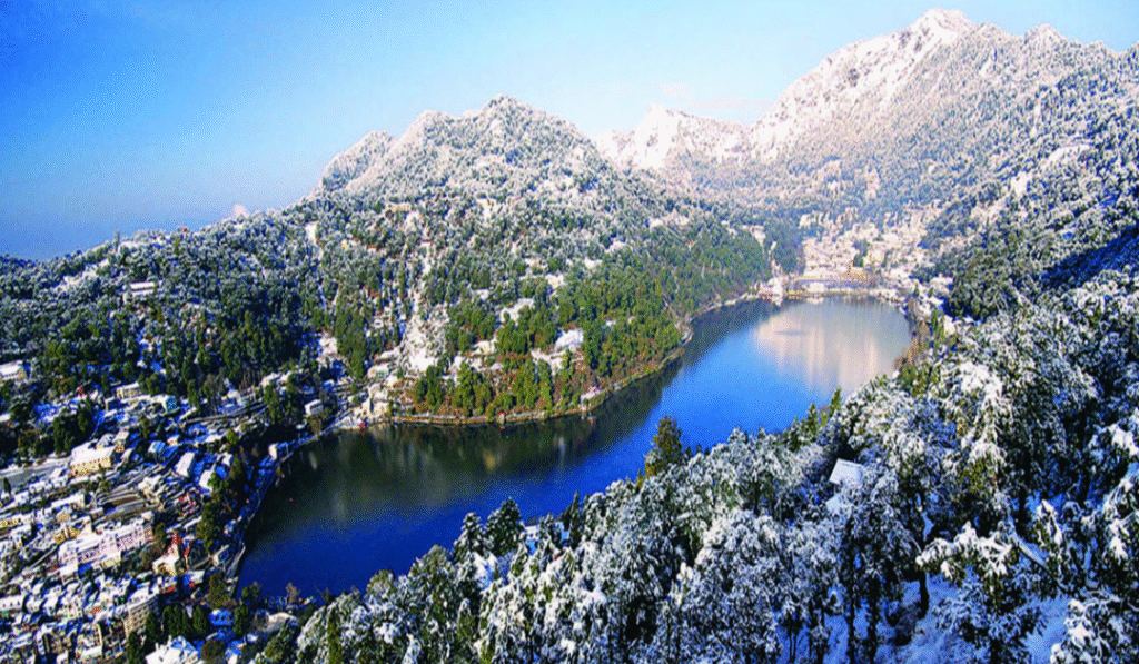  Snow-covered Nainital Lake surrounded by hills and town in Uttarakhand during winter.

